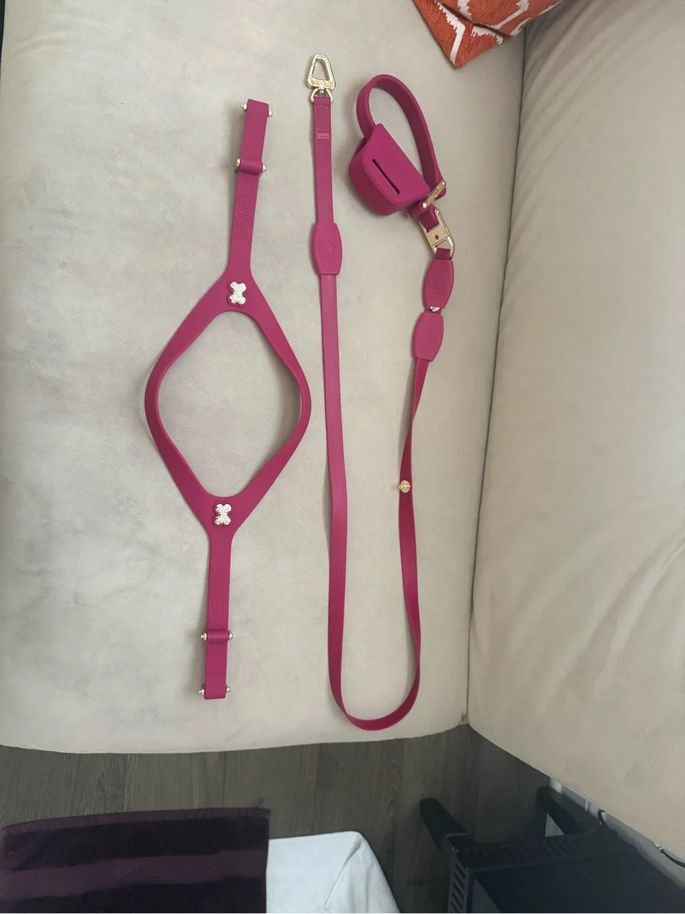 BONEFLY Magenta Silicone Hands-Free Dog Leash and Harness Set